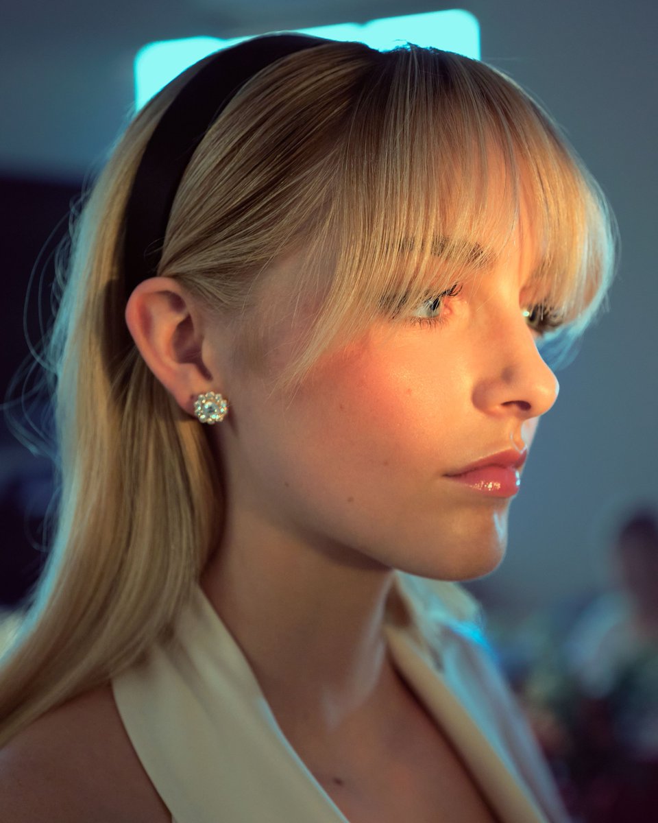 ofcbi4nca_'s tweet photo. Gwen Stacy                                      Mckenna Grace https://t.co/gBY1d7gFzP