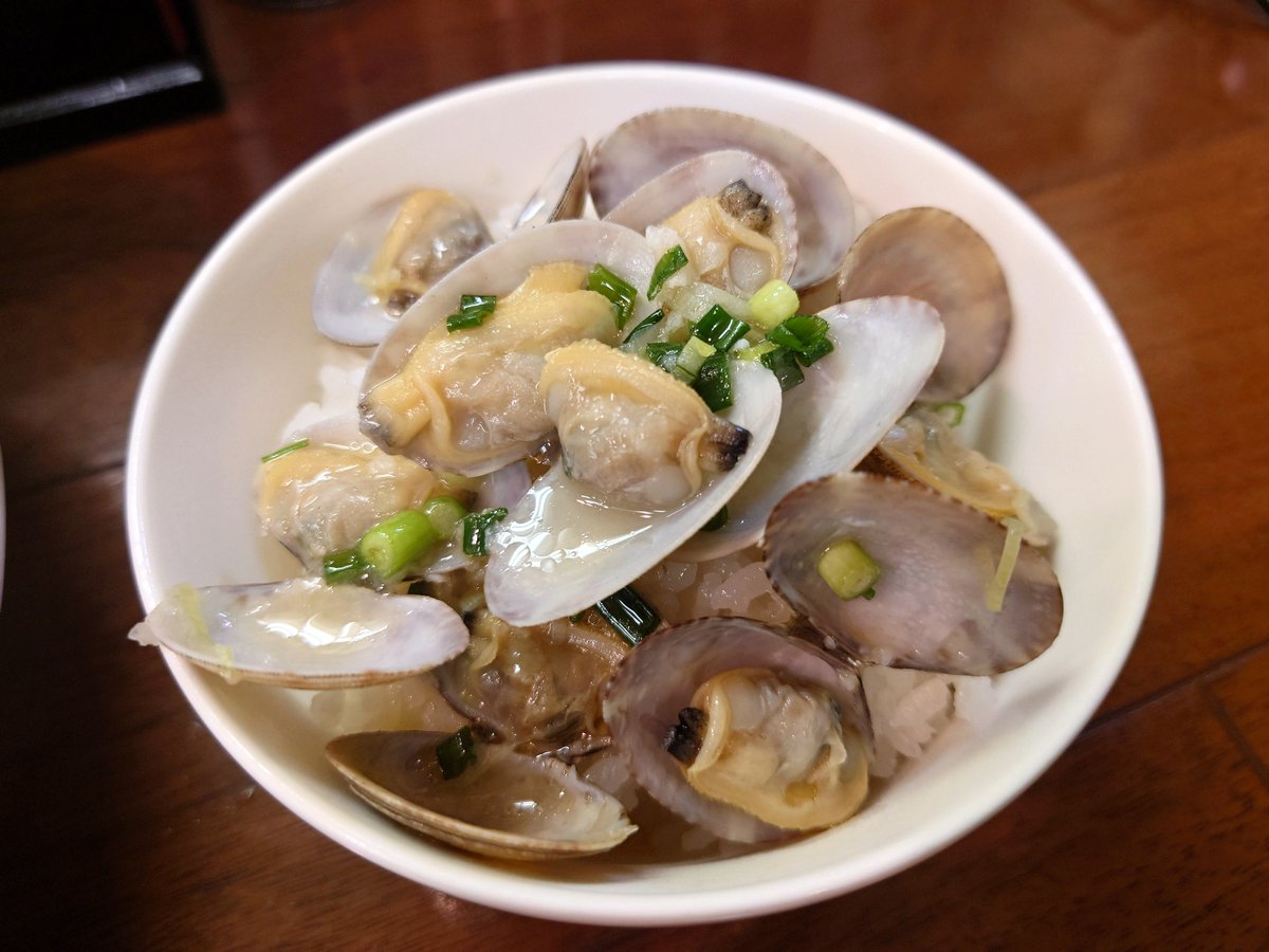 oDptmr1vA7X1yYh's tweet photo. 大崎市 古川   麺屋 匠

限定  ボンゴレ？(240g)   半ライス

暫くラーメンを控えてたんすけどね
何やら面白い限定やってたんで思わず…

コレ、まんまボンゴレっすわ🤣
むっちり太麺にボンゴレスープが良く合ってるっすね 麺量320gがオススメっす
足りない分を半ライスで補填っす

美味しかったす https://t.co/x9XA1NMQmZ