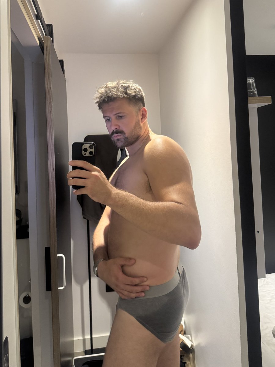 MateoSwift1989's tweet photo. #NoAss #Bloated #Insecure #SmallDickEnergy #LooseButthole #Chop #WhoDidYourEyebrow #Chop #Straight #Gay4Pay #SexOffenderTop1 https://t.co/XinmFZbKR1