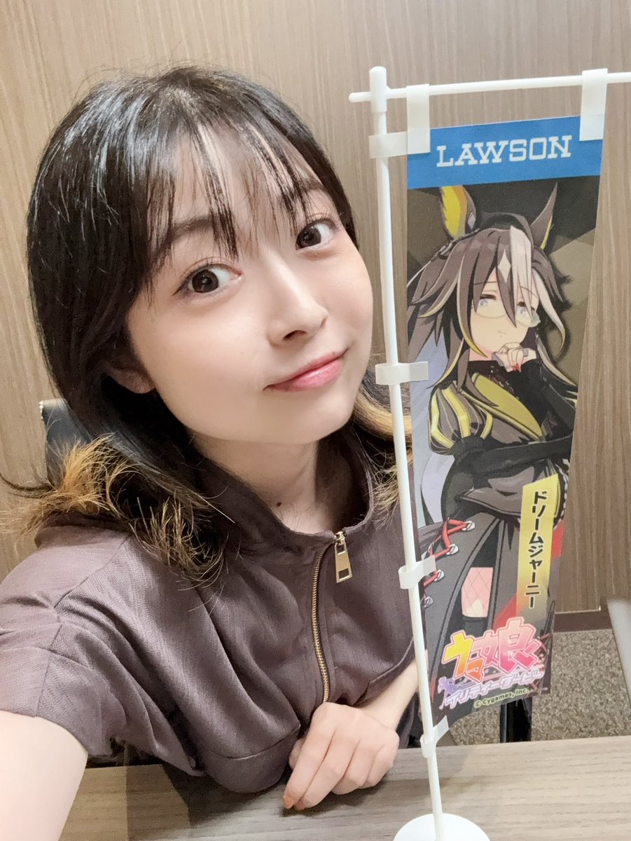 yoshioka_mayuC's tweet photo. いただいてしまいました🙏
ありがとうございます🙏

想像よりちゃんと大きくて、ちゃんとのぼりでした！！
今、グッズ棚で一番存在感出てます。 https://t.co/kQ4x8cUhDG