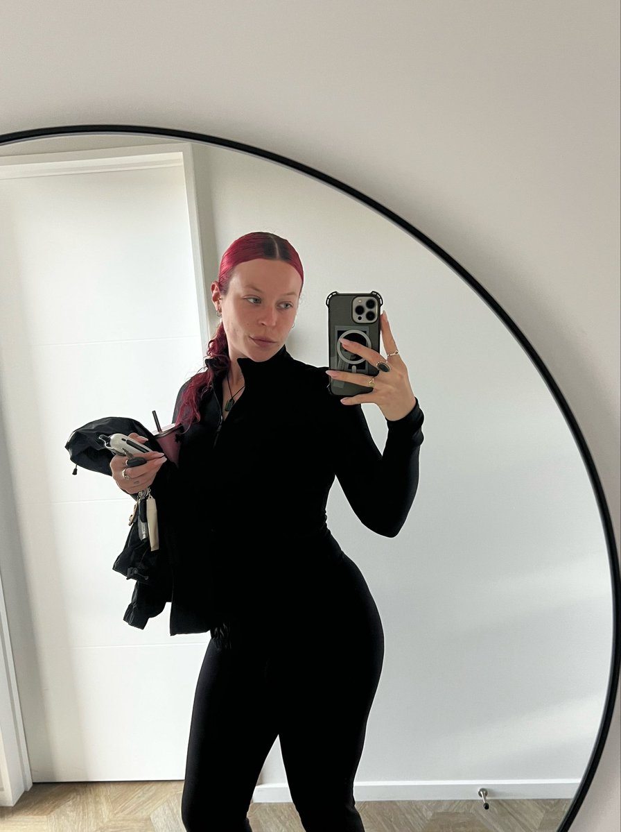 kneelb4Lexi's tweet photo. you crave to be dominated by a thick brat in sportswear https://t.co/jJLgNrSMkA