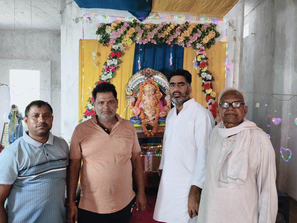 atulpradhansp's tweet photo. आज गडीना आवास पर #04_अक्टूबर_2026 को कस्बा लावड़ में होने वाले #महात्मा_ज्योतिबा_फूले/#माता_सावित्रीबाई_फूले जी की स्मृति में विचार गोष्ठी एवं प्रतिभाशाली बेटियों के सम्मान समारोह की तैयारियों को लेकर हमारे सम्मानित #सैनी_समाज के सभी जिम्मेदार लोगों के साथ बैठक कर कार्यक्रम की रूपरेखा तैयार की!उसके उपरांत ग्राम मवी में आयोजित भंडारे व सुख दुःख में शामिल हुए!