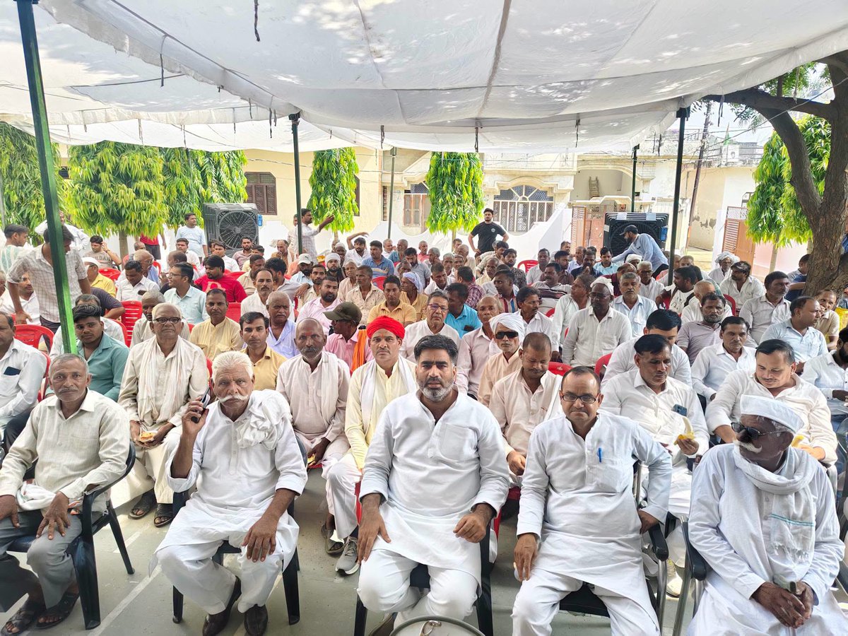 atulpradhansp's tweet photo. आज गडीना आवास पर #04_अक्टूबर_2026 को कस्बा लावड़ में होने वाले #महात्मा_ज्योतिबा_फूले/#माता_सावित्रीबाई_फूले जी की स्मृति में विचार गोष्ठी एवं प्रतिभाशाली बेटियों के सम्मान समारोह की तैयारियों को लेकर हमारे सम्मानित #सैनी_समाज के सभी जिम्मेदार लोगों के साथ बैठक कर कार्यक्रम की रूपरेखा तैयार की!उसके उपरांत ग्राम मवी में आयोजित भंडारे व सुख दुःख में शामिल हुए!