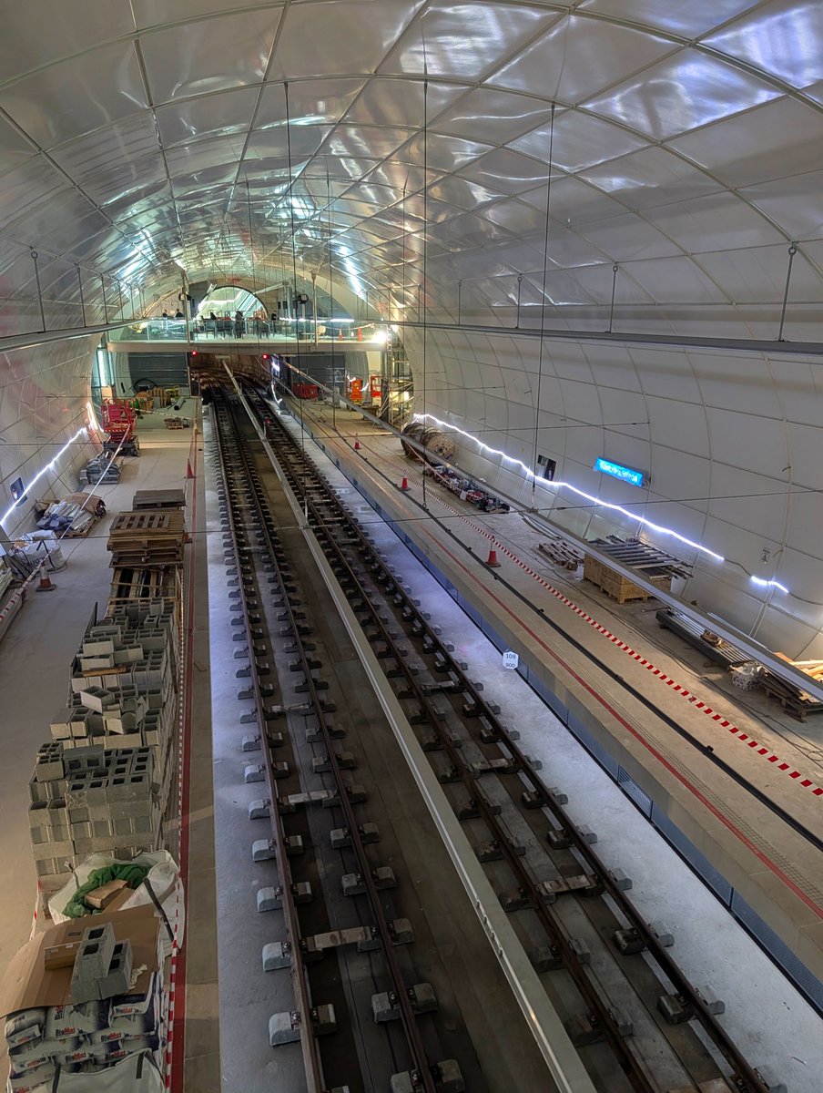 rail_arri's tweet photo. La espera ha terminado! Después de 9 años de obras, @ETS_RFV ha anunciado que la pasante del Topo que atraviesa el centro de #Donostia se inaugurará el sábado 21 de noviembre, mucho antes de lo esperado.

Será un día histórico y emocionante. ¡Allí estaremos! 🚄💪🏻 https://t.co/MCDOejefRG