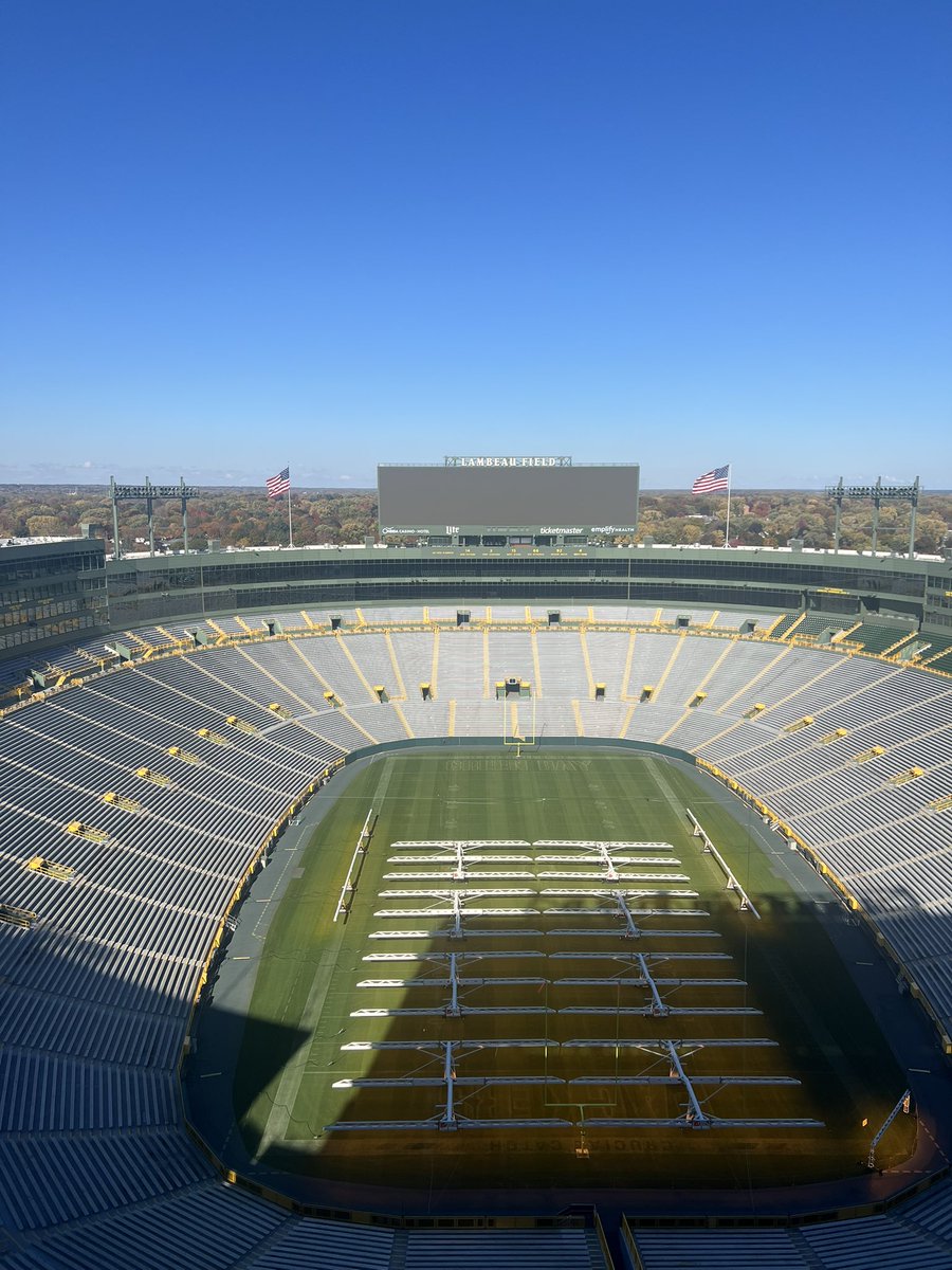 gimletseye's tweet photo. @katherinespur11 How about this? Lambeau Field, home of the Green Bay Packers, and nobody is here. https://t.co/RFHqWOX5Nc