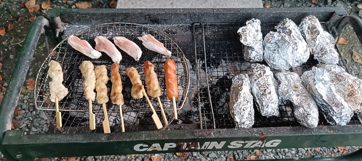 HiLo_kiki's tweet photo. シルバーウィークは親戚と
キャンプをしました。
僕はひたすら親戚の子どもたちに
焼き鳥を焼く係でした。（笑）
その他に椎茸をバター醤油で
焼いたり塩とレモン汁で
タン塩を焼いたりしました。

楽しいシルバーウィークを
過ごせました✨️ https://t.co/AbzaGihDjT