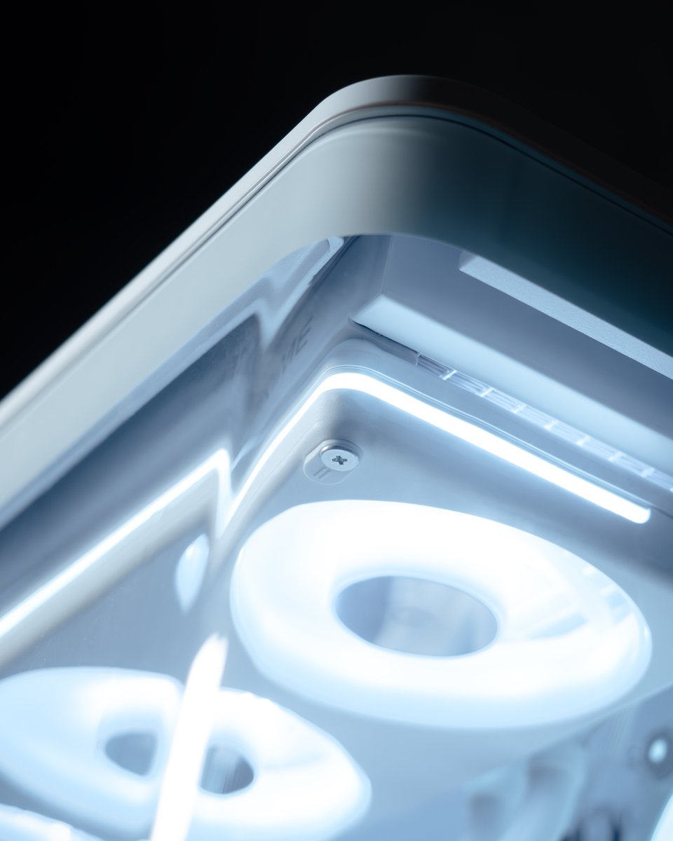 ASUS's tweet photo. 🤍 Beauty in White.

Clean design, cool under pressure, and built for gaming and everyday performance.

Join the #UpgradeWhatMatters #Giveaway for a chance to win a Full PC, Edition 20 Series gear, and more. 

🎁 Total prizes worth over $15,000. Explore: https://t.co/dSikStpUJ9 https://t.co/YhsktZamme