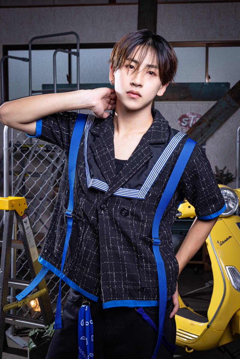 crazypepper0924's tweet photo. 🌶️⚡ アー写大公開 ⚡🌶️

【クレイジーペッパーアーティスト写真 第5弾】

🔥第5弾はこちら🔥

💙二山 大瑚(フタヤマ ダイゴ)
（@Daigo_pepper )

ペッパーの最年少！
クールな見た目とは裏腹に、いつもニコニコ☺️💕
そのギャップにハマっちゃうかも！？👀✨

📸 この後第6弾公開！

#クレイジーペッパー #アイドル