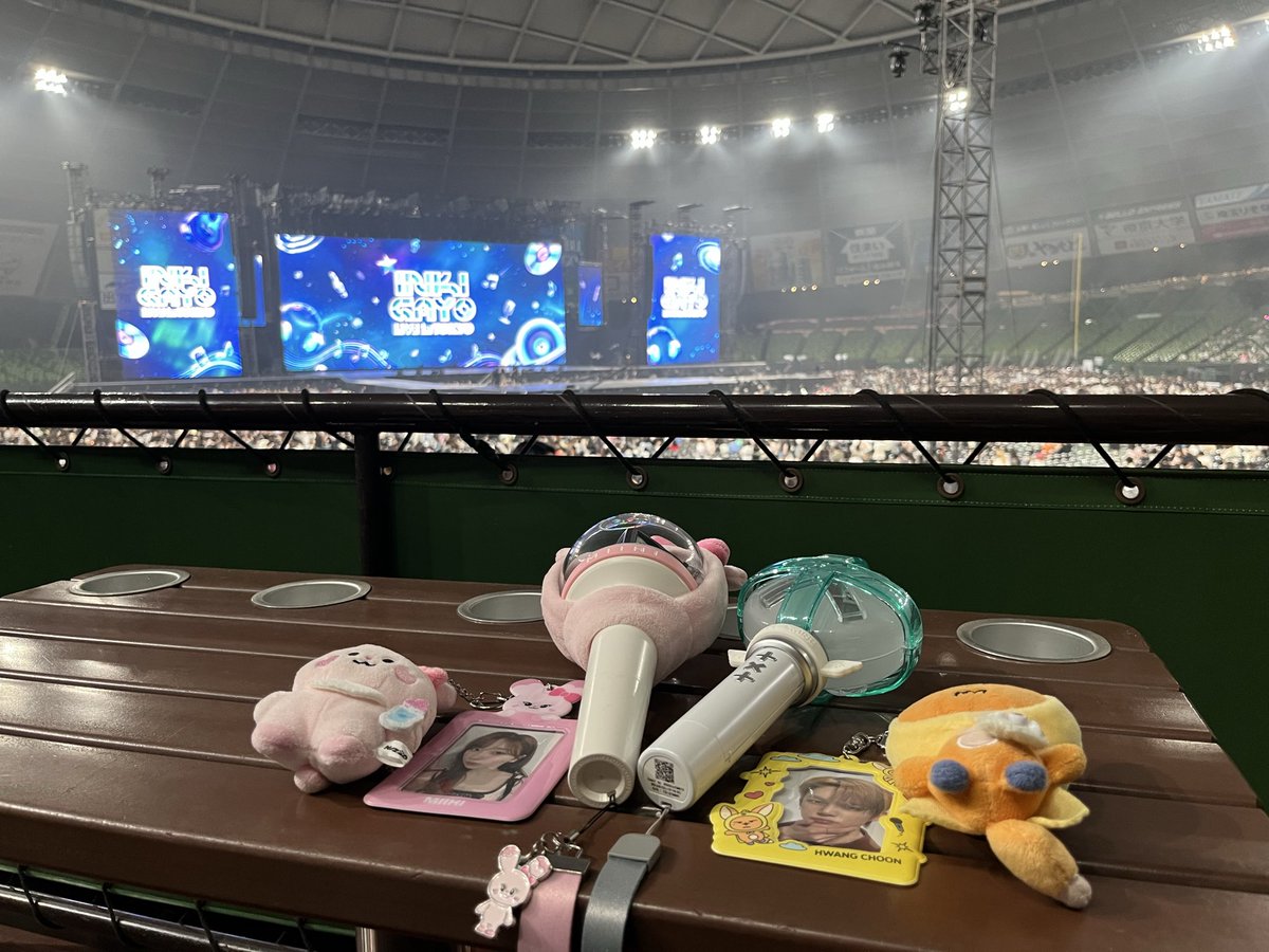 WithU_Rii's tweet photo. INKIGAYO LIVE in TOKYO
#NiziU
#TOMORROW_X_TOGETHER

🌈ﾍﾟﾝﾗｲﾄ
最後かなーと思って
ちょっとｾﾂﾅｸなりました…⭐︎ https://t.co/rI8PKgsYAG
