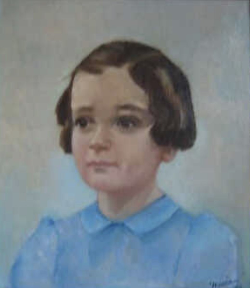 AuschwitzMuseum's tweet photo. 23 September 1938 | A Dutch Jewish girl, Carla Alice Schaap, was born in Amsterdam. 

Carla was the daughter of an Amsterdam notary. When her parents were forced to move to the Amsterdam ghetto in early 1943, Carla was placed in hiding. Her father obtained false identity papers for her under the name “Carla van IJsselstein.”

She was hidden in Laren together with three Jewish sisters: Esther (17), Lena (12), and Julia Zilverberg (10). They were taken care of by Josephina Simonis, who ran a small children’s home.

On 15 November 1943, members of the Rotterdam police’s “Group X” raided the house and arrested Josephina and the four children, who were taken to a detention center in Rotterdam and, on 10 December 1943, transferred to the Westerbork transit camp.

On 8 February 1944, Carla and the Zilverberg sisters were placed on a transport to Auschwitz. To relieve pressure on the Westerbork hospital, this transport included 400–500 sick and vulnerable Jews. 

The train arrived at the ramp between Auschwitz I and Auschwitz II-Birkenau camp on 10 February 1944. Upon selection, 142 men and 73 women were registered in the camp. Carla, the three Zilverberg sisters, and 796 other people from the transport were immediately murdered in gas chambers. 

Josephina Simonis was deported to Ravensbrück, where she perished in the winter of 1945, one day after her 60th birthday.

The portrait of Carla comes from https://t.co/qRnzg4cnKf (source Ronald van Gelder)