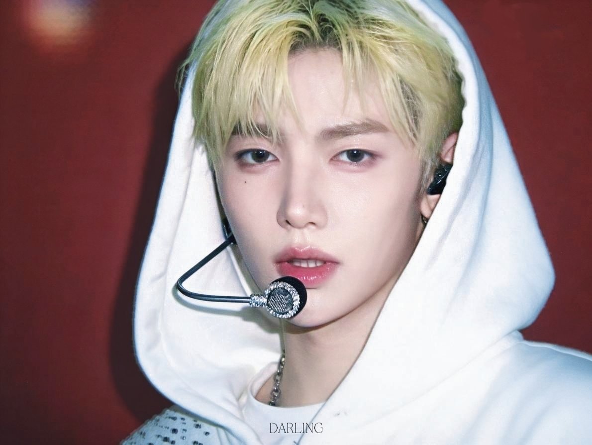 HAODARLING5's tweet photo. 今日フード姿だね🥺 https://t.co/2uqHlPBvYF