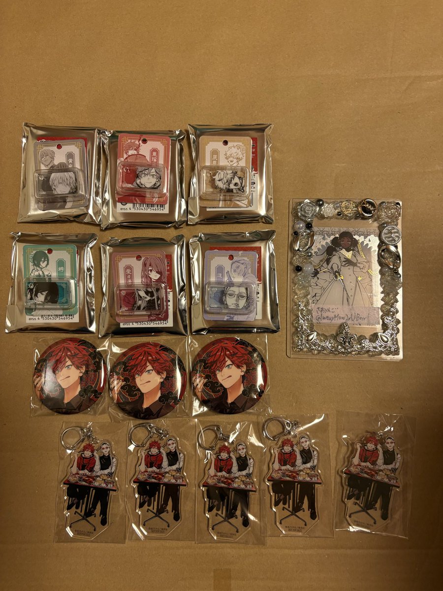 lweuyMow2rUBnrl's tweet photo. 【買取　譲渡　交換】
極楽街
ブリスターキーホルダーコレクション
缶バッジ　特典キーホルダー

譲:写真画像

求:定価➕送料
特典キーホルダー1点1200

ブリスターは元袋に入れて
発送いたします。

初回様固定ツイ必読　既読印あり
許可なくフォロー✖️ https://t.co/S5U9uLHVio