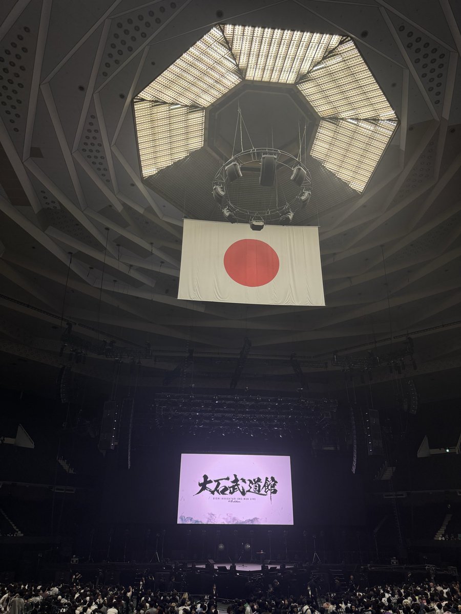 airimania's tweet photo. 爆泣き。ライブ観に行って過去一泣いたかもです。感情ぐちゃぐちゃで言葉にしたくないけど、今日は間違いなく立ち会えて幸せでした。自分に照らし合わせてしまったりして、エールもたくさんもらったな。
大石さん、ずっと歌い続けてくれてありがとう。そして出逢ってくれてありがとう😭
#大石武道館 https://t.co/aidS6KJgfC