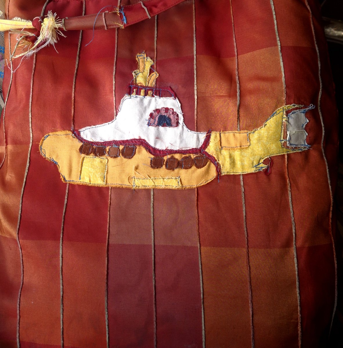 DarlingNikki077's tweet photo. Yellow submarine bag i handmade with some fabric scraps https://t.co/vVs2j3GKsq