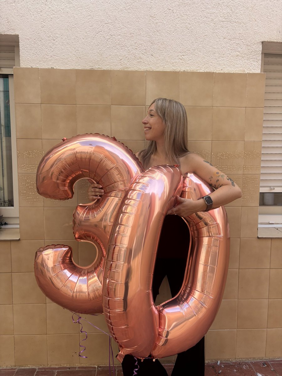 Marlyy21's tweet photo. El lunes llegaron mis 30✨

Agradecida por todo lo bueno que tengo en la vida y lo que todavía está por llegar ❤️ https://t.co/kJyScWU5I6