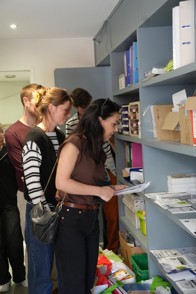 chikirouparis's tweet photo. Remise des fournitures scolaires collectées aux associations

Chaque rentrée, j’organise avec les militants insoumis des collectes au profit des associations de la 6e circonscription. Je vous encourage également à soutenir, par un don ou un engagement bénévole, @AssoAUTREMONDE (20e), Le Picoulet (11e) et La 20e Chaise (20e).

Face aux coupes budgétaires de l’État, de la Ville de Paris et de la Région Île-de-France, les associations peinent à répondre à des besoins croissants : cours de français, aide aux devoirs, accompagnement social, activités pour les seniors… Elles sont indispensables là où les services publics manquent de moyens.

Merci aux Parisiennes et aux Parisiens pour leur générosité et leur solidarité !