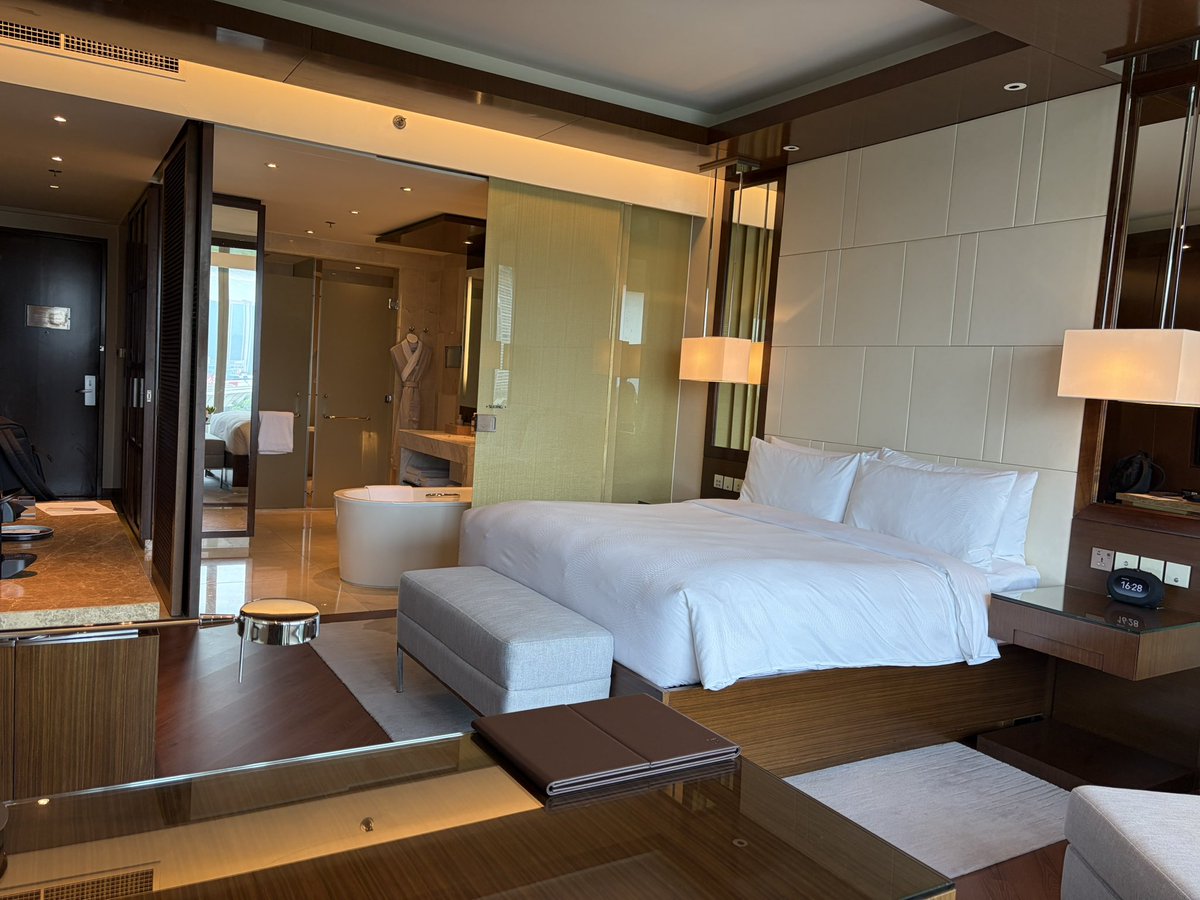 caz_taro's tweet photo. 旧市街のホテルからJWマリオットに移動したぞ〜！引きこもります🏠 https://t.co/P1158bGITm