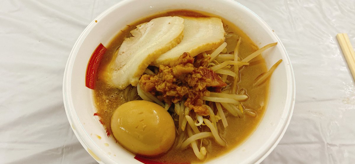 korano_shake's tweet photo. SUSURUラーメンフェスで食べたラーメン
1枚目から順に中華そば高野さん、北ノ醤油ラーメン、豚フェス
中華そばはめっちゃあっさりで食べやすくて、他2つは濃厚で食べ応えあり美味しかったです！
チーホーは実店舗行ってみたいですね！
そしてまた名古屋でフェスを開催してほしい！ https://t.co/Aisfs4iXA2