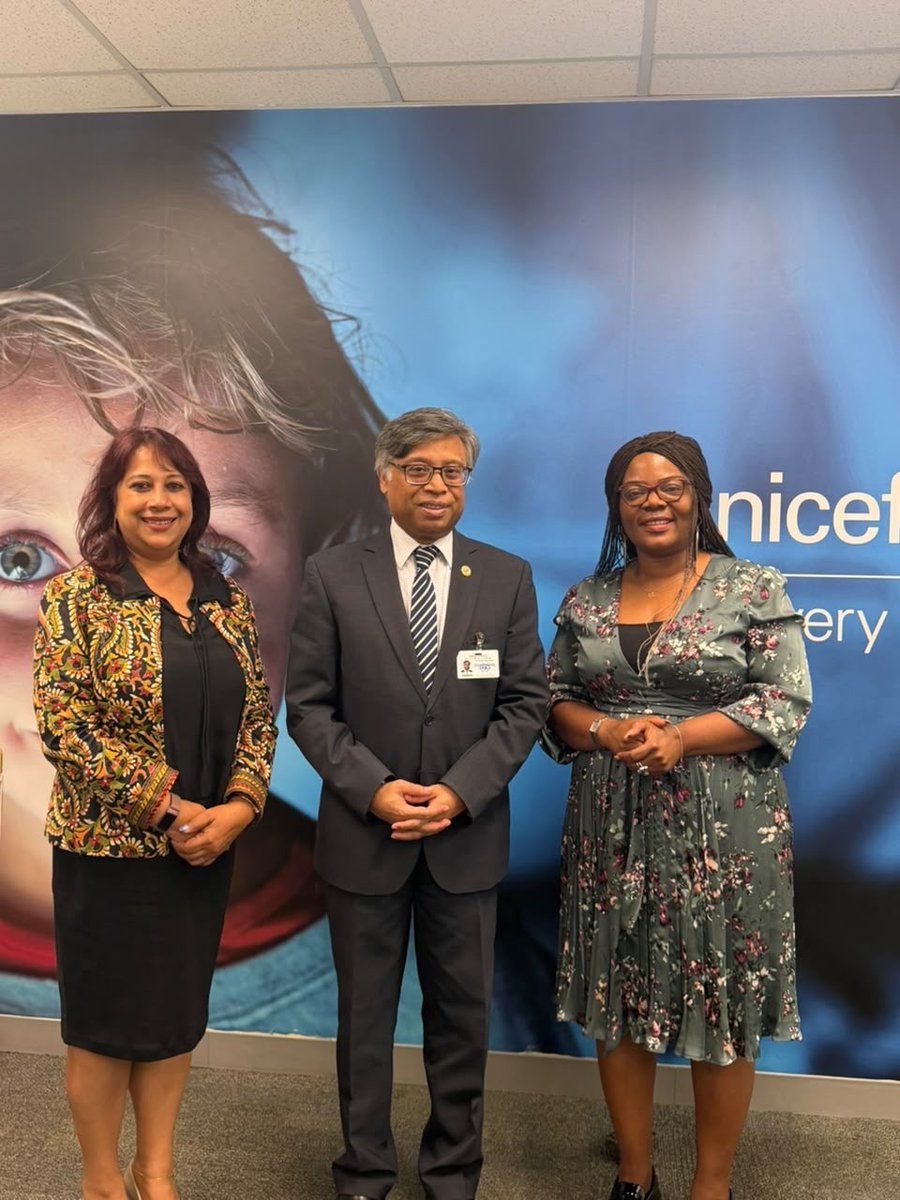 SaarcSec's tweet photo. On the sidelines of #UNGA81, @SAARCsec SG H.E. Amb Md. Golam Sarwar met with @ShSenGupta , UNICEF Child Protection &amp; Migration Director and Co-Chair of the @GPChildMarriage and @veronjikho1 , Coordinator, to accelerate regional efforts to end child marriage across South Asia. https://t.co/Yvvb0Mki4w