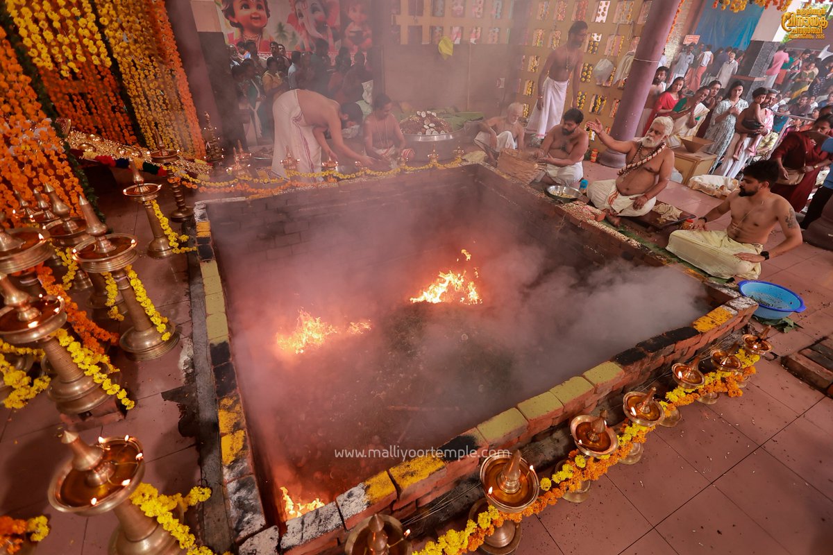 Malliyoor1's tweet photo. [1/2] MALLIYOOR VINAYAKA CHATURTHI 2026

10,008 നാളികേരം കൊണ്ടുള്ള അഷ്ടദ്രവ്യ മഹാഗണപതിഹോമം; വലിയ ശ്രീബലി എഴുന്നള്ളത്ത്.

മള്ളിയൂർ വിനായക ചതുർത്ഥി 2026

.

#Malliyoor #MalliyoorTemple 
#MalliyoorVinayakaChathurthi
#MalliyoorVinayakaChathurthi2026 https://t.co/yJcc0fLToY