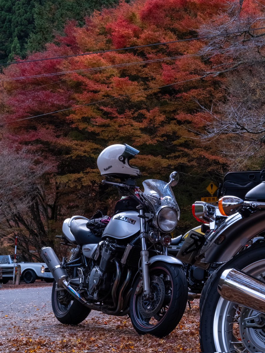 amaoto966's tweet photo. 感謝の日。
今日も笑って皆さんのそばにいるんだろな！そんな気がする。こんな改まった投稿ですら笑ってくれてそう笑
映像でも、実際にもバイクの楽しさを教えてもらったからこそ、ソコソコ酷く腰が傷む最近でもバイクはまだまだ好きなのです😊

家の時間は終えたし、あとちょい、シメの仕事頑張る！ https://t.co/Ee46V1HIid