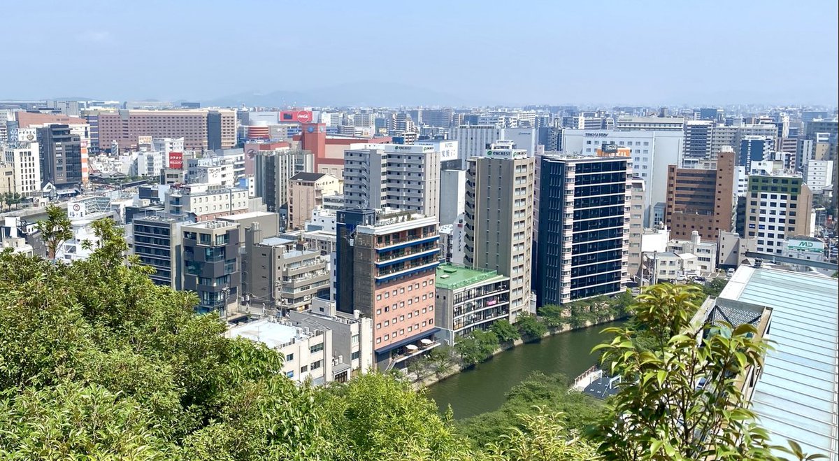 hoshusokuhou's tweet photo. フェミ「日本は盗撮大国。シャッター音が鳴るのは日本のiPhoneだけ。本当に情けない」
 ↓ 
韓国人観光客が福岡で女性のワンピース内にスマホを突っ込み盗撮、逮捕 
↓
フェミ「…（フリーズ中）」

フェミさんさあ、 加害者の属性が分かった途端にダンマリきめ込むのやめてくれませんかねえ。

フェミさんいつもみたいに「男は〜」って主語デカくして怒らないの？サイレントモード入るのほんま草ｗｗ

※ちなみに韓国のスマホもシャッター音義務化されている