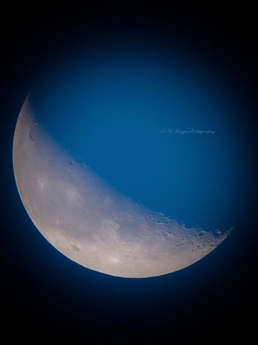 LilyStacketczx's tweet photo. Craters, Shadows &amp; Blue Velvet https://t.co/37pZES8I9z