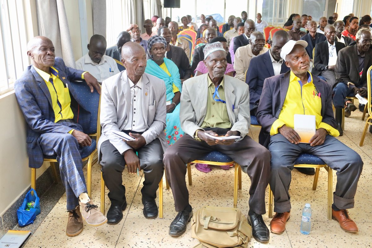 Mglsd_UG's tweet photo. *Hon. Mbabazi has pledged continued advocacy for increment of the SAGE Cash and SEGOP Coverage. She was speaking earlier today,  to older persons council leaders, and Councillors, Subcounty Chiefs from the 13 subcounties, Parish Chiefs and Community Development Officers from 43 parishes, as well as members of the District Executive Officers of Kiryandongo district.  

She is winding up the week-long field Monitoring tour of Government Programmes benefiting older persons in Bunyoro region, including SAGE, Special Enterprise Grant for Older Persons (SEGOP) and PDM. 

"The interventions have yielded positive impacts in the lives of beneficiaries. Our focus will continue towards enhancement of policy and legislative direction for social protection." ~Hon. Mbabazi
@PBYONANEBYE
@AggreyKibenge @mofpedU @GovUganda

 #SocialProtectionUg