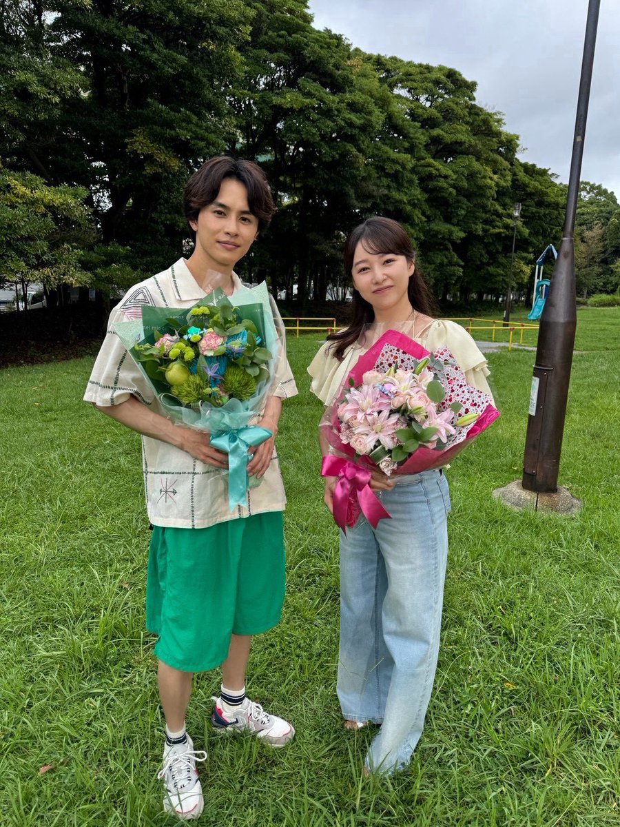 lastnote_fujitv's tweet photo. ꒰ オールアップ ꒱ 
⁡
⁡澄晴と龍太に寄り添う木嶋莉奈を演じた
#桜井日奈子 さんと
澄晴の親友 平野龍太を演じた
#草川拓弥 さんのオールアップのお写真です💐
ありがとうございました🌟
⋆┈┈┈┈┈┈┈┈┈┈┈┈┈┈⋆
#TVer 1〜3＆最終話無料見逃し配信中⟡.·
https://t.co/BewDxvR81J
フジテレビ木曜劇場『#ラストノート』