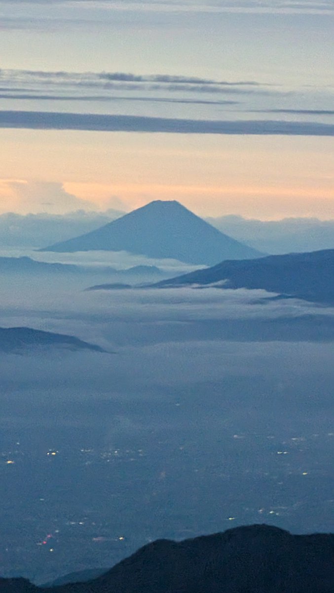 coichiro's tweet photo. @ninizemi デブが登る山ではないことハッキリした。ただ天気はよく絶景の大パノラマだった。 https://t.co/6EAtLFOiPy