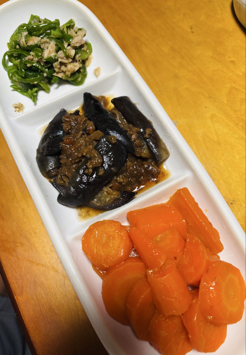 iwashitaru's tweet photo. 今夜の夕食 https://t.co/hg0YHnBMmu