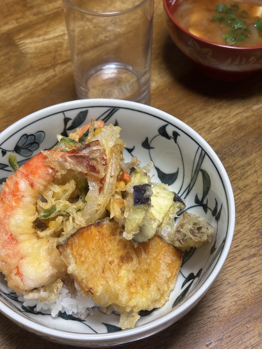 atarilife's tweet photo. ばあちゃん家で天丼作った🍤 https://t.co/wnnQkWfEMX