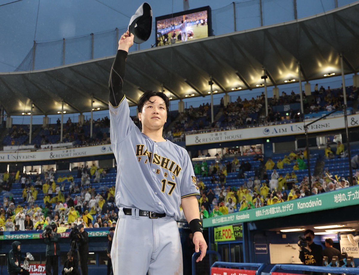 dailytigers2026's tweet photo. 4打点と大活躍の伏見選手
ヒーローインタビューでは「僕もバットを持って打席に立ってるので、たまには打ちます」と笑いを誘いました😊 https://t.co/vseDU23NBQ