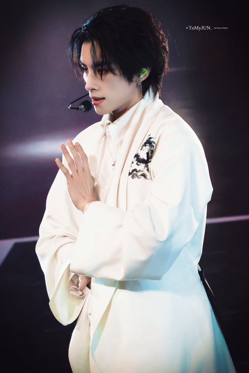 ToMyJUN0808's tweet photo. 260923 微博音乐盛典

#샤오쥔 #XIAOJUN #肖俊 
#WayV #威神V https://t.co/PYcjngA4pq