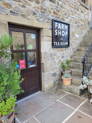 MabelReviewsGB's tweet photo. Two handmade pies rescued our post-walk dinner.

After a full day’s walking near Airton, North Yorkshire, we needed an easy supper. Town End Farm Shop’s deli delivered two handmade pies and vegetables - exactly the hearty, unfussy meal our tired legs demanded.

Inside,local food sgares space with a working Post Office. That’s a village shop doing several useful jobs beautifully. I’d return in a heartbeat.