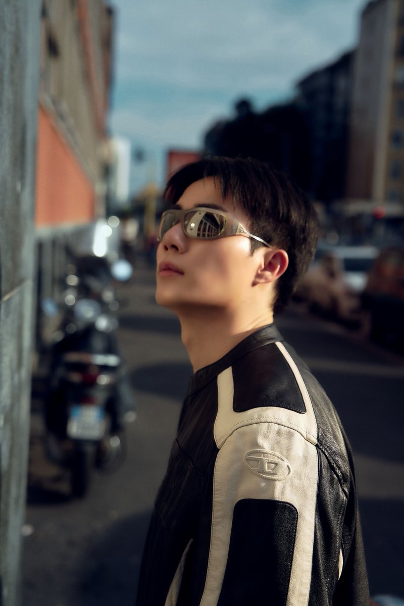 TheStoryNewsEnt's tweet photo. “ซี–พฤกษ์” ร่วมชมแฟชั่นโชว์ DIESEL เปิดตัวคอลเลกชั่นสปริง ซัมเมอร์ 2027 ณ กรุงมิลาน ประเทศอิตาลี

อ่านต่อ : https://t.co/Teix6eDY6B

#DieselSpringSummer27 #DieselZeePruk #DIESELxZEEPRUK #ZeePruk https://t.co/vOnmovHbDu