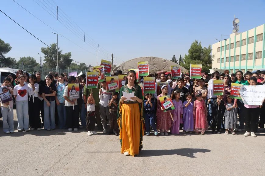 RojavaGundem6's tweet photo. 📍Rimelan

Rojava kentlerinde Kürt diline yönelik ayrımcılık protesto edilmeye devam ediyor.

https://t.co/3l337wsARq https://t.co/HexGf9xBVU