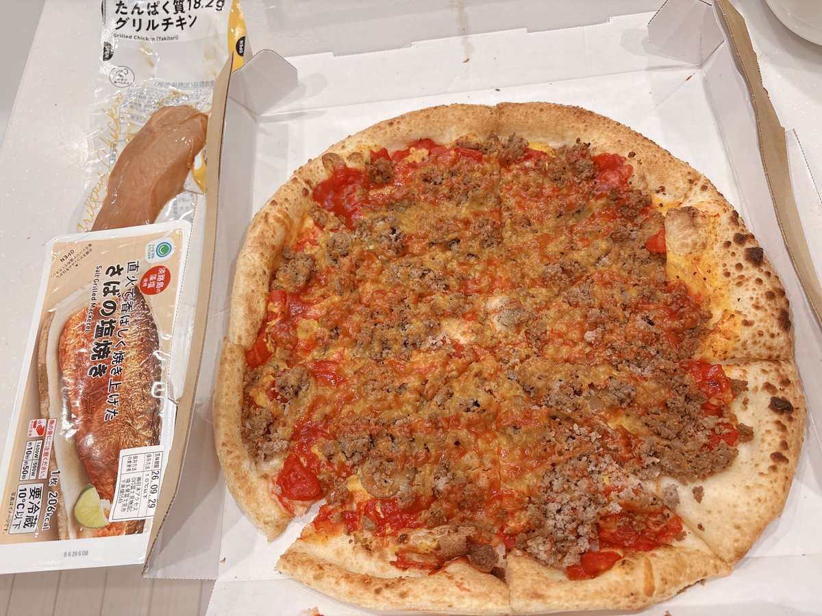 _mame_Q's tweet photo. こちら看護師さんおすすめの🍕
アメリカンチェダーチーズバーガーピザ https://t.co/fGBpTra9U2
