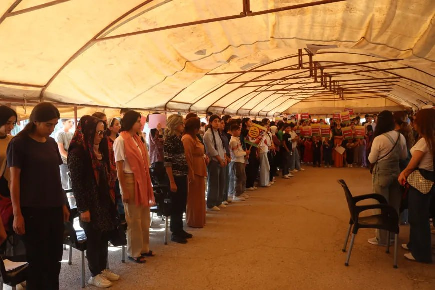 RojavaGundem6's tweet photo. 📍Rimelan

Rojava kentlerinde Kürt diline yönelik ayrımcılık protesto edilmeye devam ediyor.

https://t.co/3l337wsARq https://t.co/HexGf9xBVU