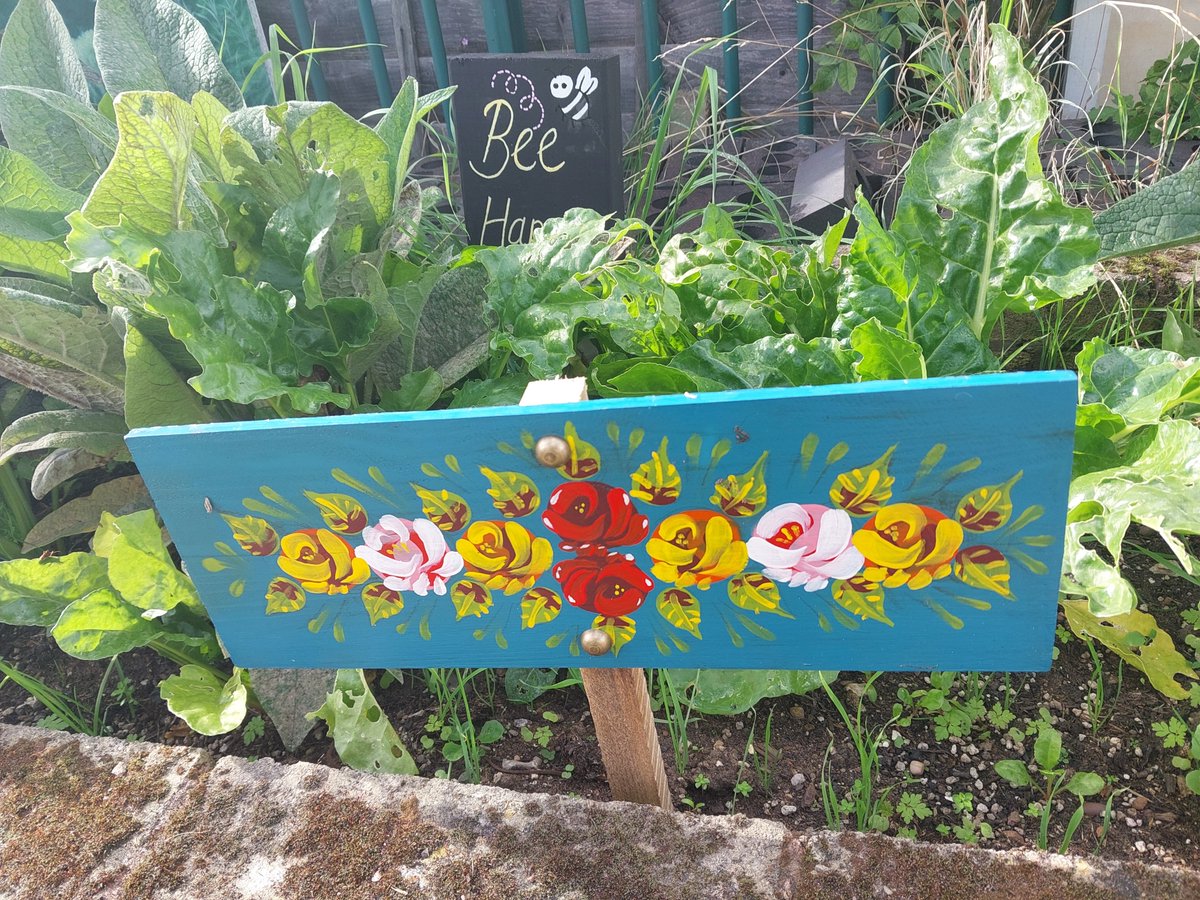 SmethwickWMP's tweet photo. 🌼Courtyard at Brasshouse 🌼
At Brasshouse, the enthusiasm from the Roses &amp; Castle workshops contributed to the development of a weekly art club 
@NSDT_Brasshouse https://t.co/QRQoz1p82s