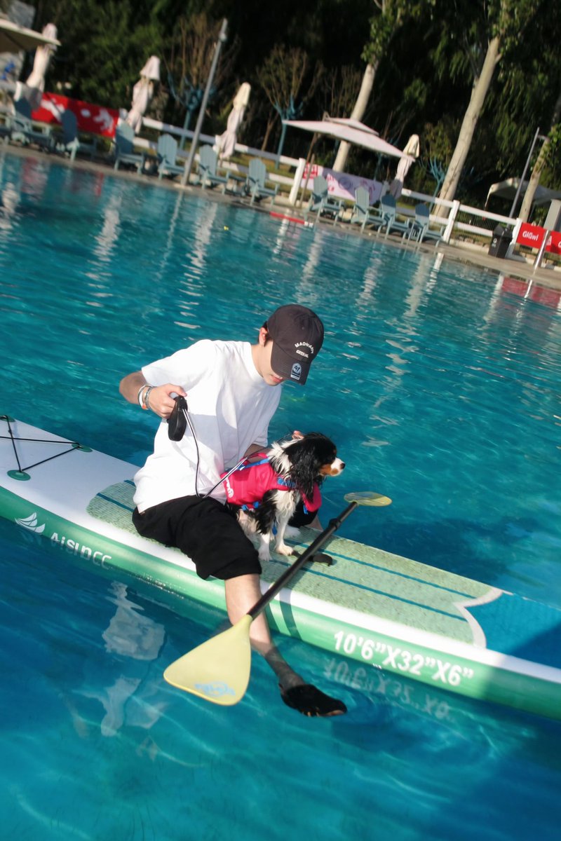 patrick_thfc's tweet photo. 260923 | Patrick's Weibo &amp; X &amp; IG Update

ʚ🐰ɞ

: น้องนิคคึ first time swimming🐶🐠🌊☀️🛟
: นิคคึ = ปลาน้อย 🐠🐠

#แพทริค #PatrickFinkler 
#尹浩宇 #แพทริคณัฐวรรธ์ https://t.co/x4QDa0dBm7