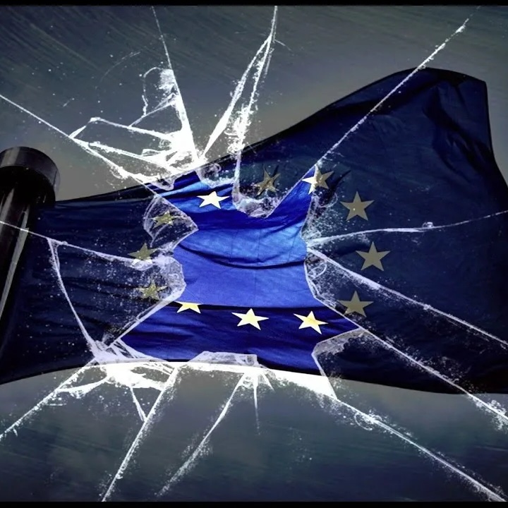 GlobalDiss's tweet photo. 🚨🇪🇺 13 EU states REVOLT AGAINST Von der Leyen!

Austria, Germany, Poland, Italy and others demand a one-year pause and a clean-up of existing rules.

Brussels is losing its grip as member states PUSH BACK! https://t.co/IiMzB1Ktpc