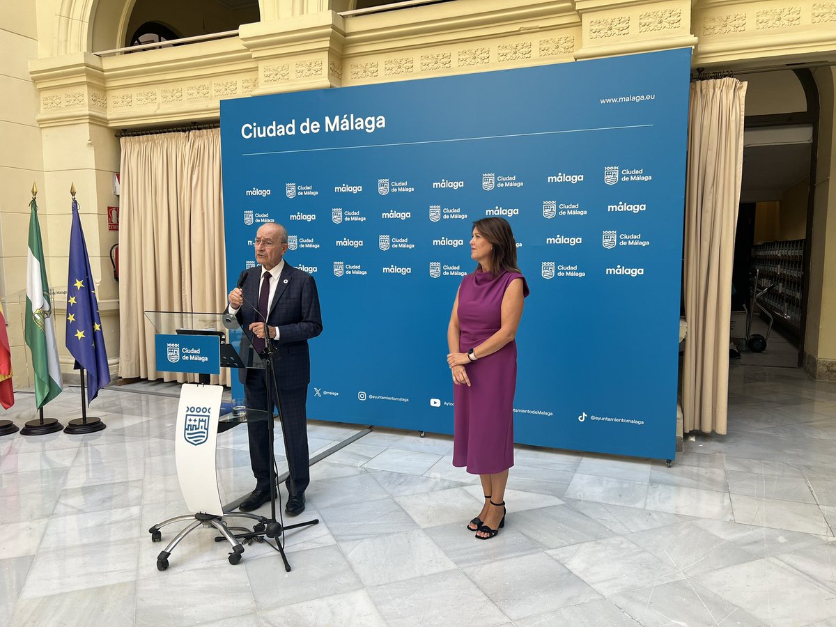 negea_'s tweet photo. Tras el segundo tiroteo en Málaga presuntamente vinculado al narcotráfico en cinco días, el alcalde de Málaga dice que “hay que autorizar a la Guardia Civil a disparar a las lanchas”, “no a las personas”,  matiza, “a las lanchas”. https://t.co/vOCpEWFGik