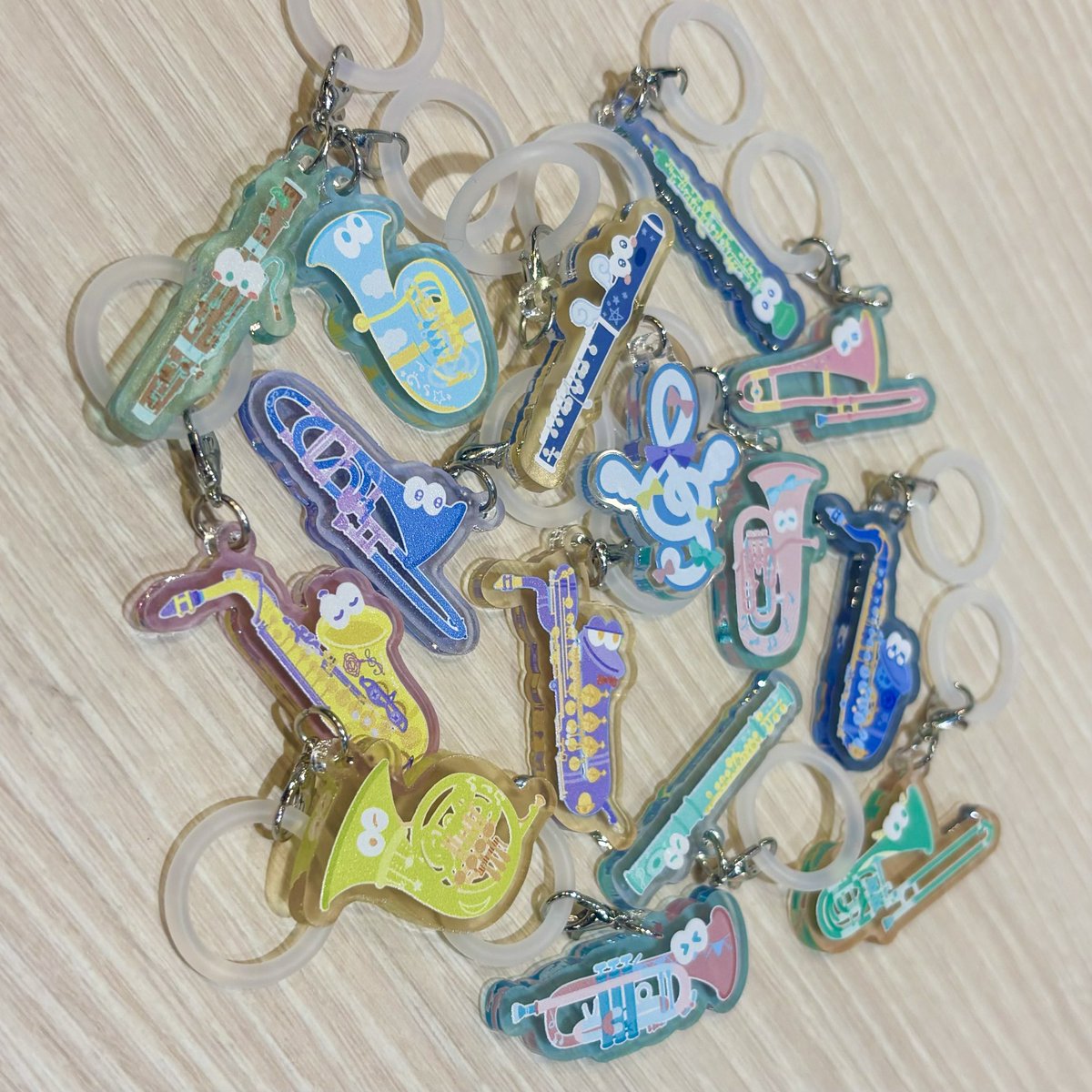MIKIGAKKI_WIND's tweet photo. 〈Wind Forest info.📢〉
とぅいんくる☆＠oto_twinkle よりめじるしチャームの小さいサイズが登場🐥🫧

シーンや用途に合わせて、サイズが選べるようになりました🎶
大阪駅前第2ビルのポップアップストアにて販売しております！

パートの仲間や友達へのプレゼントにいかがでしょうか🎁 https://t.co/QleSLGatVb