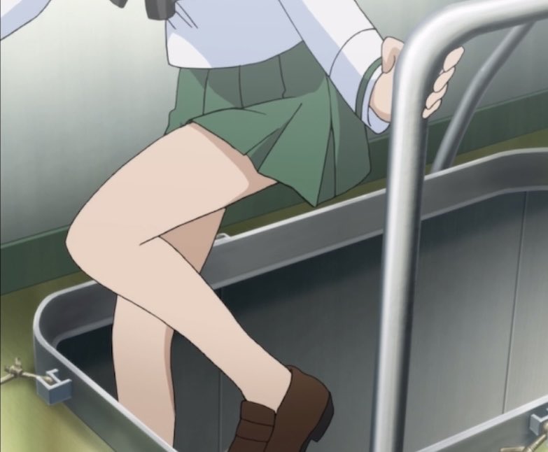 ogxp37940's tweet photo. みぽりんの素足履き❗️見逃さなかった

#ガルパン　#garupan #feet https://t.co/py1hDyXhZA