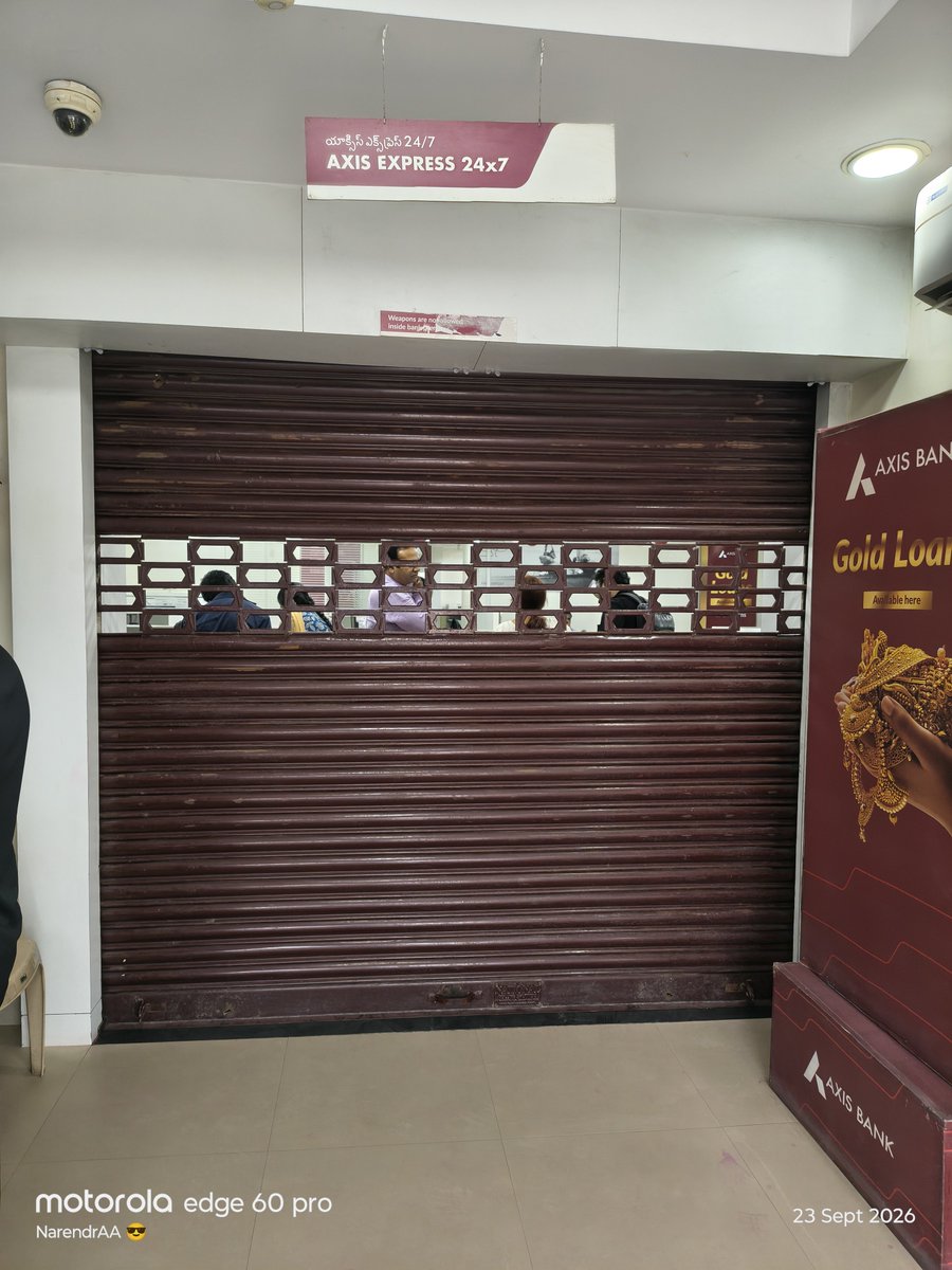 Narendra90195's tweet photo. Dilse Open #Axis_Bank 

Just for name sake Banks are using tag lines,. 

When I visited bank at 3.35 PM  security guard behaves like rude, business hours are already closed. 

I just came for an enquiry which is pending from a month. 

Great 👍🏻 👍🏻 

@AxisBank @AxisBankSupport https://t.co/avkxI9hJYq