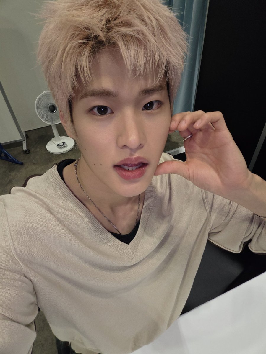 ezrrrrrr404's tweet photo. 알바중인나에게소희가선물을주어너무감사하다
나또살아갈힘을얻네 https://t.co/8muZoSWmrK