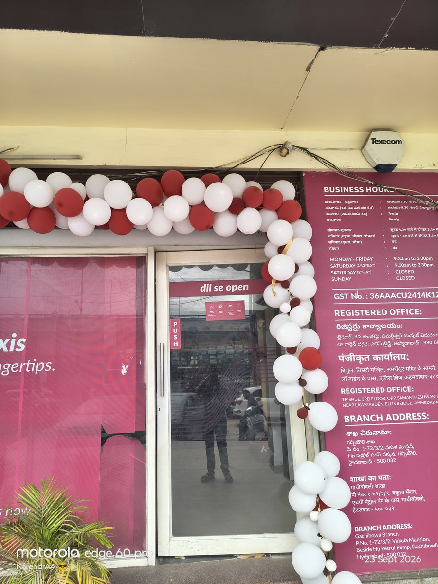 Narendra90195's tweet photo. Dilse Open #Axis_Bank 

Just for name sake Banks are using tag lines,. 

When I visited bank at 3.35 PM  security guard behaves like rude, business hours are already closed. 

I just came for an enquiry which is pending from a month. 

Great 👍🏻 👍🏻 

@AxisBank @AxisBankSupport https://t.co/avkxI9hJYq