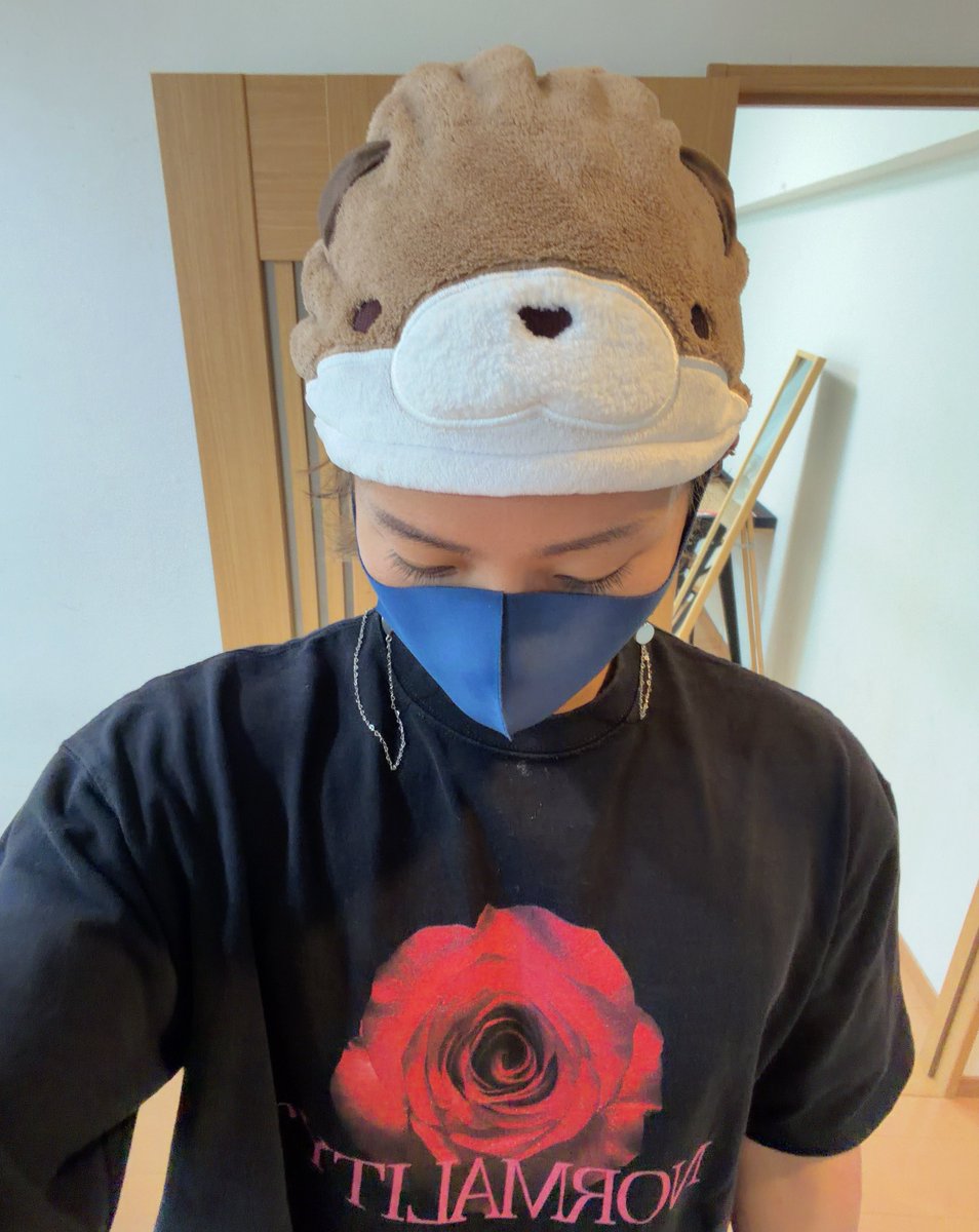 Reiya_Shin0n0me's tweet photo. 今日バイクで現場向かってたら、めちゃくちゃ駅前で��察に捕まったんだけど、
(許せない)(俺が悪い)

捕まったことはさておき、
免許証と顔の確認でヘルメット取らされないかずっとヒヤヒヤしてた。

髪の毛乾かす時間なかったから、ヘルメットの中これだったもんで…。
(結果、取らなくて済んだ) https://t.co/Gir1p8UsoA