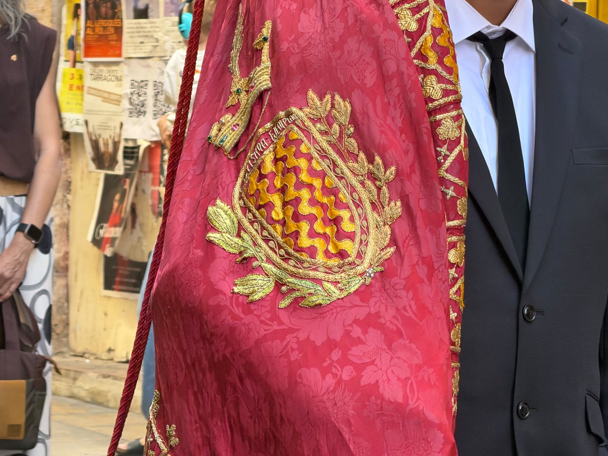 MariaRoigAlsina's tweet photo. Nosaltres no abandonem la Bandera de la Ciutat, els símbols i rituals són els que ens defineixen, abandonar-los és menysprear-los, ens devem a Tarragona.

Visca Santa Tecla!
Visca Tarragona!
Visca Catalunya lliure! https://t.co/lmk2kKx1ym